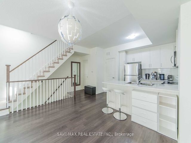8 - 120 Longbranch Ave