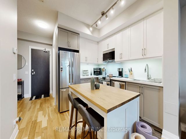 404 - 10 Park Lawn Rd