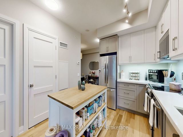 404 - 10 Park Lawn Rd