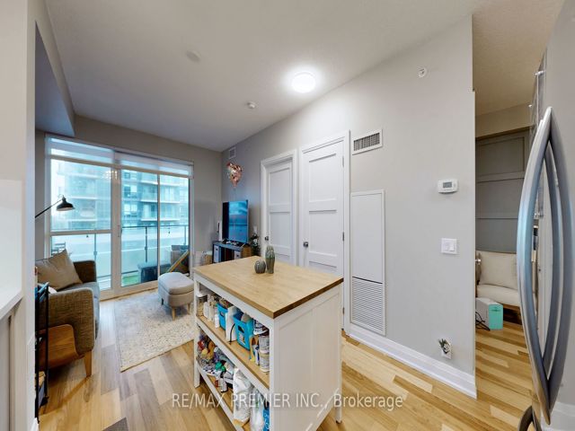 404 - 10 Park Lawn Rd