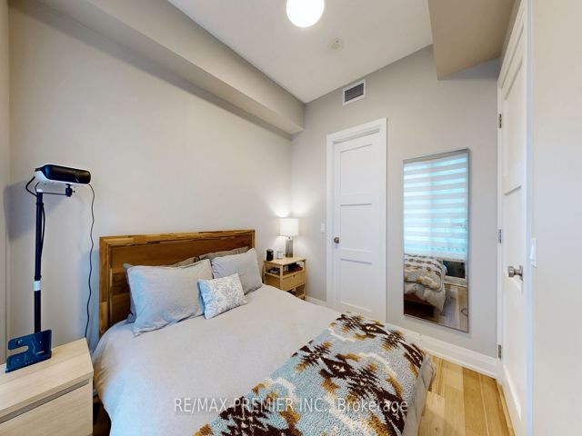 404 - 10 Park Lawn Rd