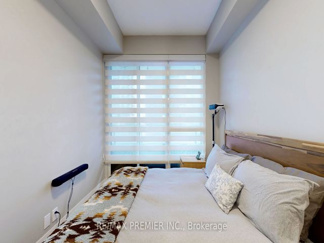 404 - 10 Park Lawn Rd