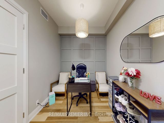 404 - 10 Park Lawn Rd