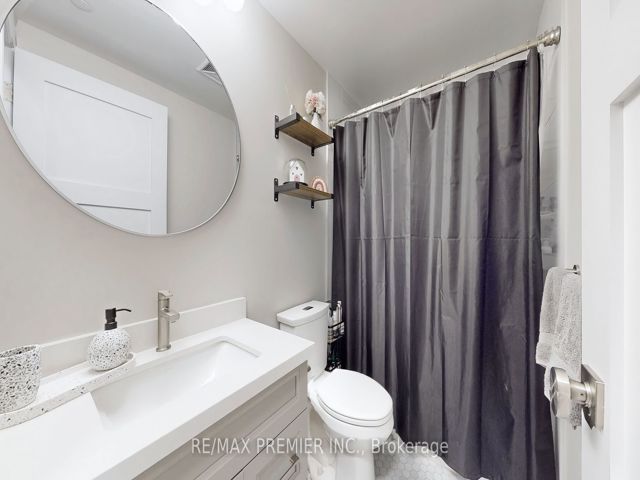 404 - 10 Park Lawn Rd