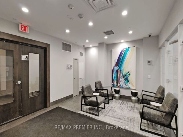 404 - 10 Park Lawn Rd