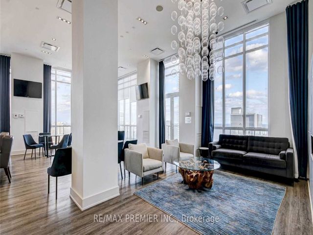 404 - 10 Park Lawn Rd