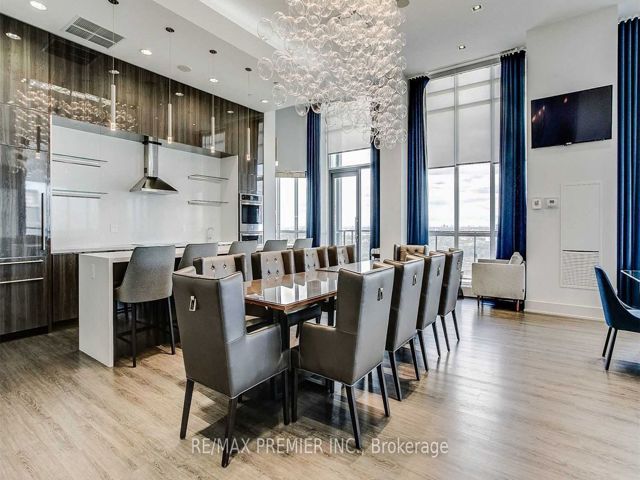404 - 10 Park Lawn Rd