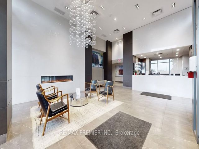 404 - 10 Park Lawn Rd