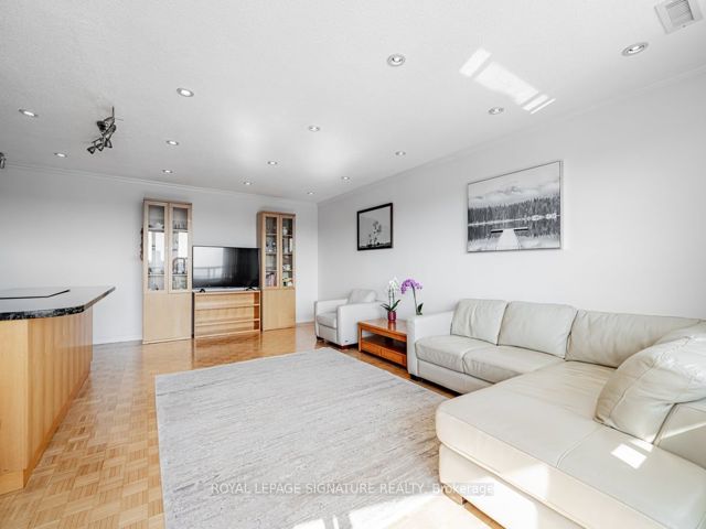 609 - 30 Allanhurst Dr