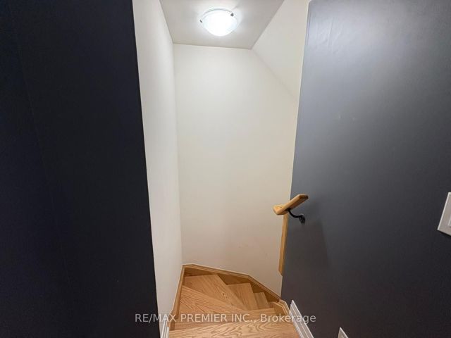 55 - 719 Lawrence Ave