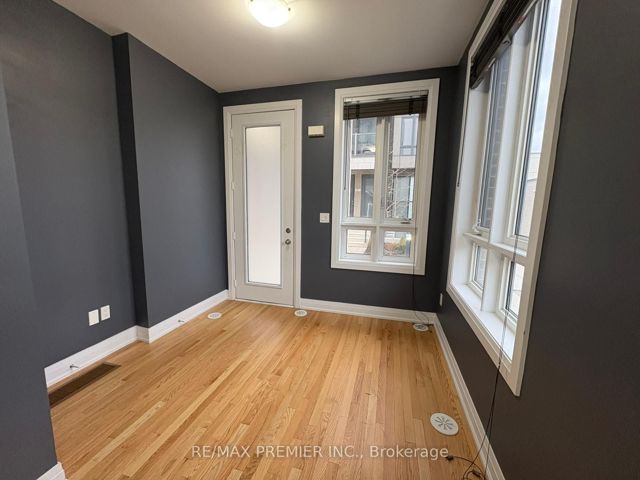 55 - 719 Lawrence Ave