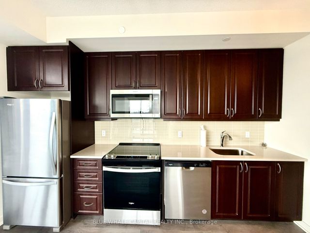 1211 - 38 Annie Craig Dr