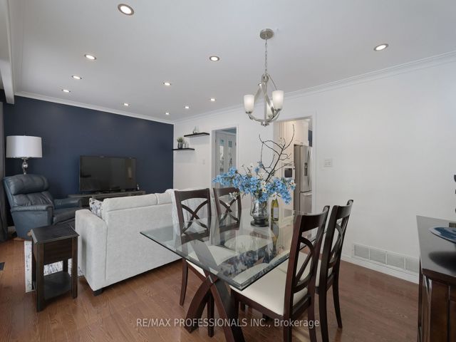 TH5 - 48 Old Burnhamthorpe Rd