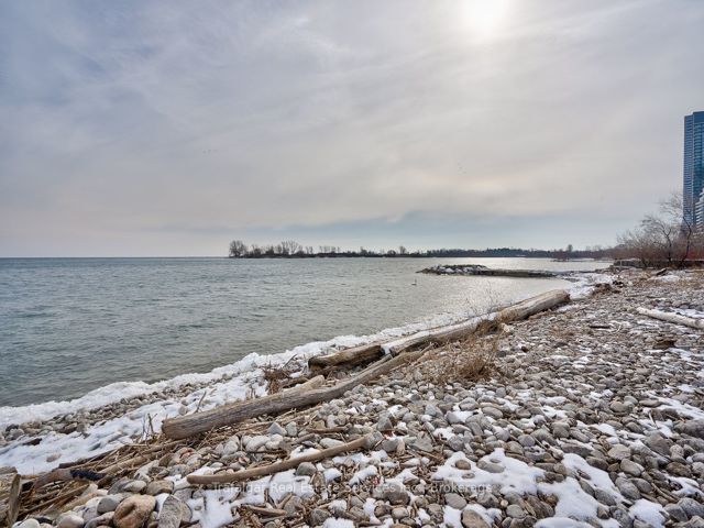 1105 - 5 Marine Parade Dr