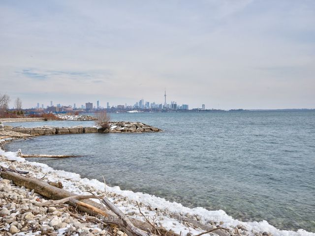 1105 - 5 Marine Parade Dr
