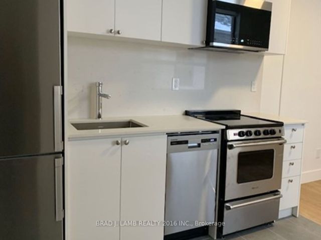 203 - 28 Maynard Ave W