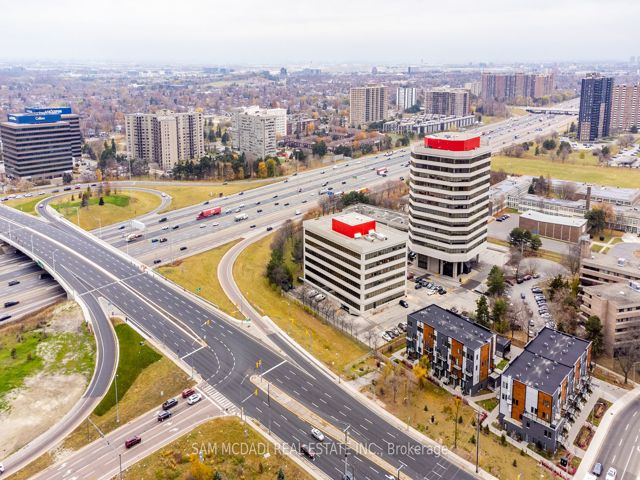 220 - 402 The East Mall