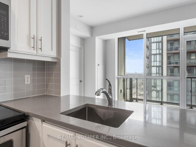 1302 - 15 Zorra St