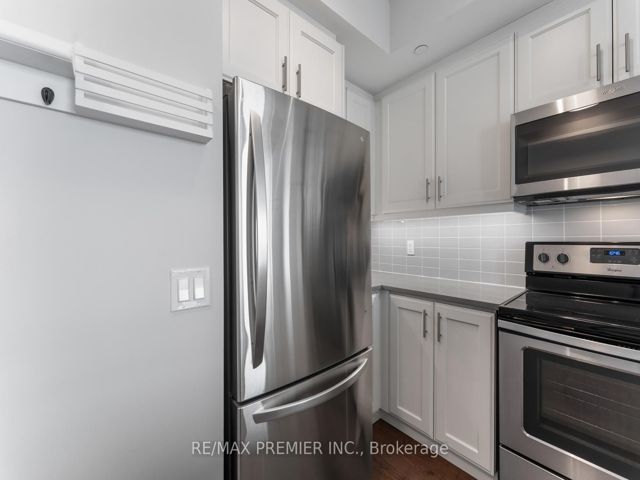 1302 - 15 Zorra St
