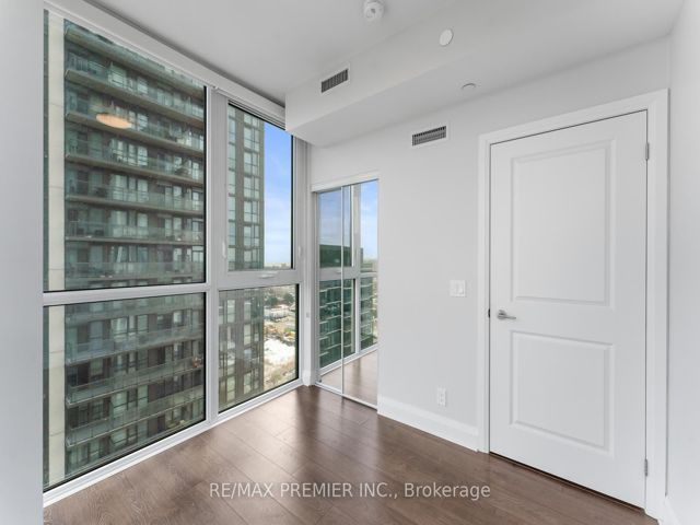 1302 - 15 Zorra St