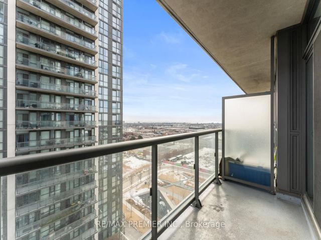 1302 - 15 Zorra St