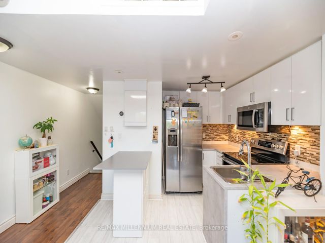 2093 - 3045 Finch Ave