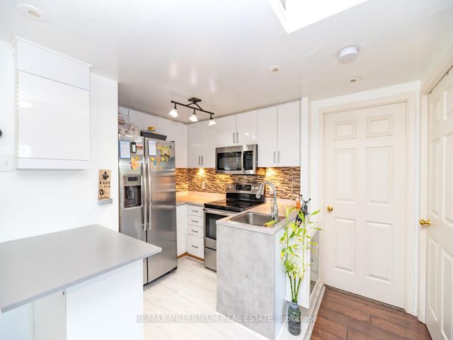 2093 - 3045 Finch Ave