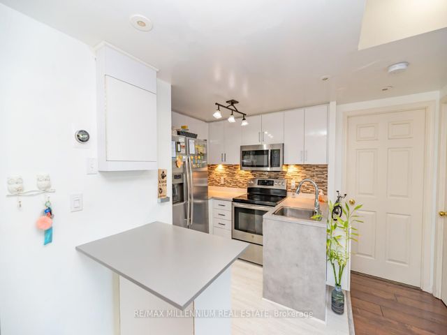 2093 - 3045 Finch Ave