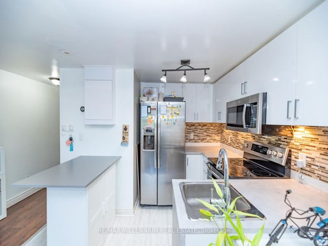 2093 - 3045 Finch Ave