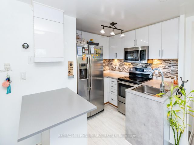 2093 - 3045 Finch Ave