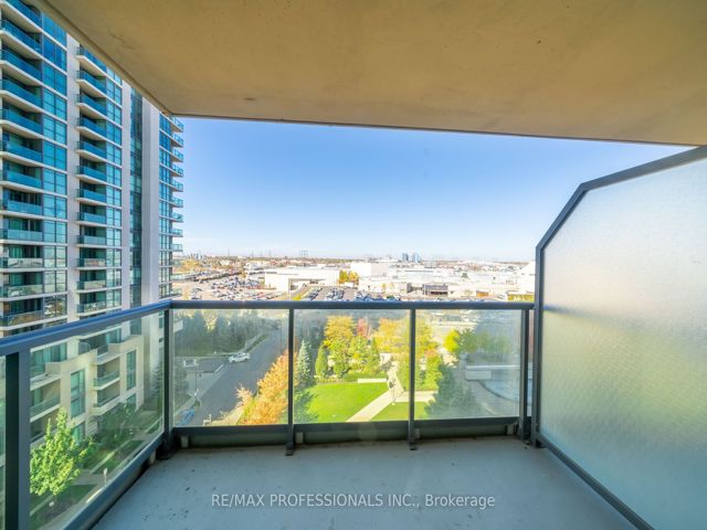 803 - 225 Sherway Gdns