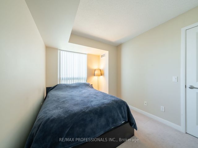 803 - 225 Sherway Gdns