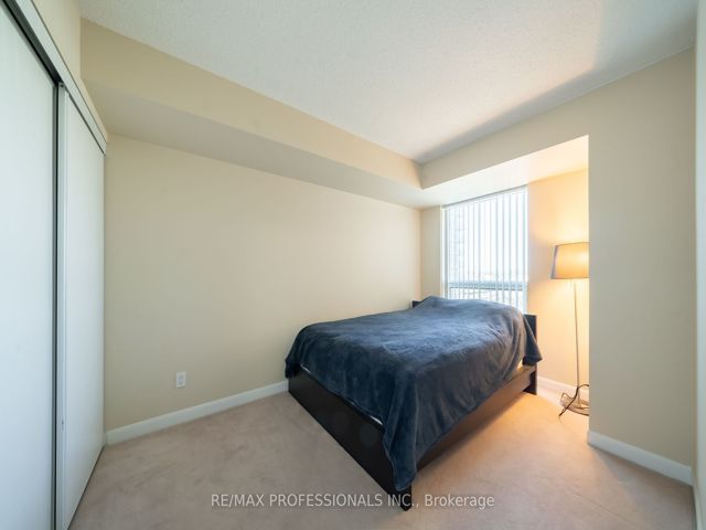 803 - 225 Sherway Gdns