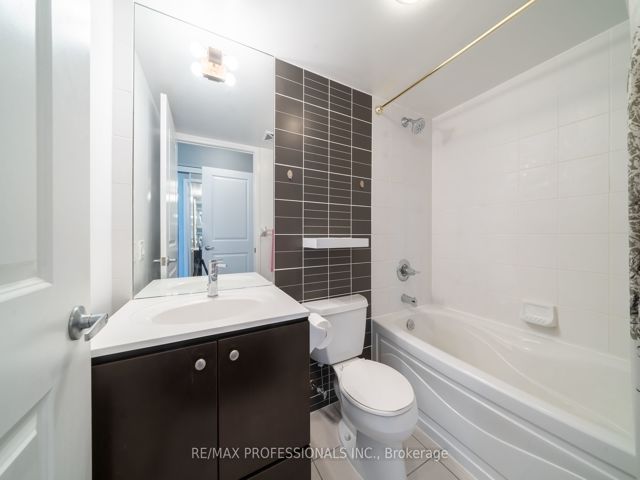803 - 225 Sherway Gdns