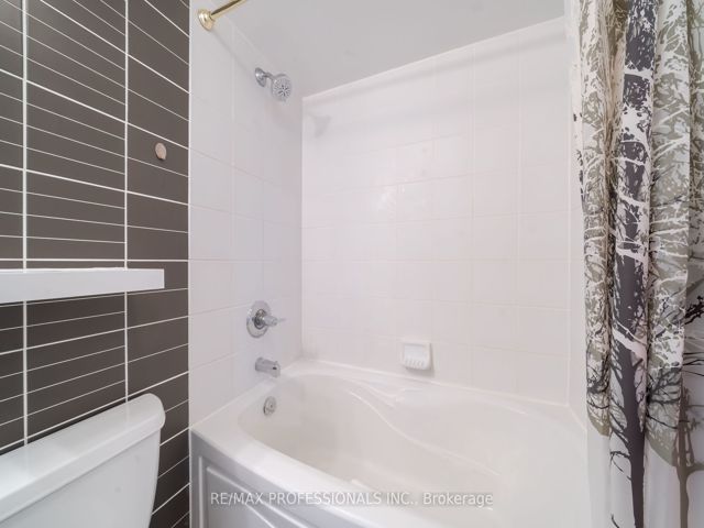 803 - 225 Sherway Gdns