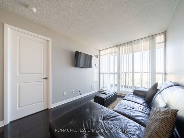 803 - 225 Sherway Gdns