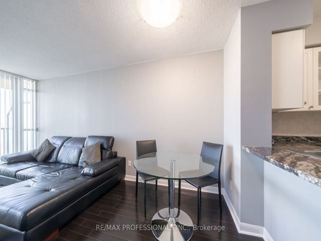 803 - 225 Sherway Gdns