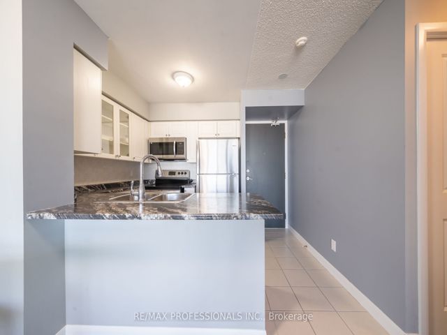 803 - 225 Sherway Gdns