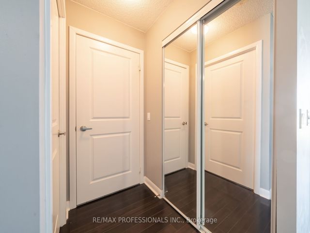803 - 225 Sherway Gdns