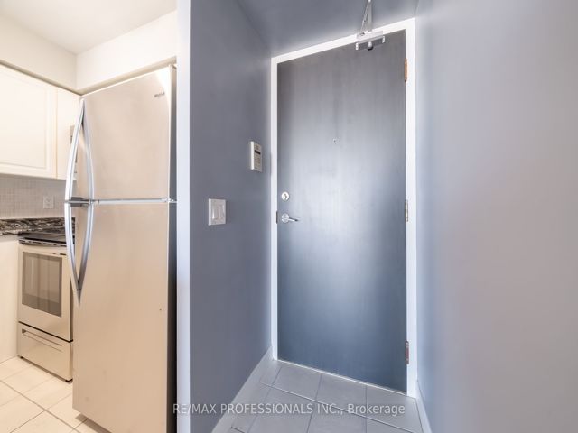 803 - 225 Sherway Gdns