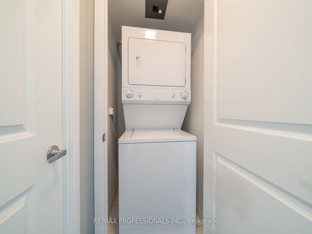 803 - 225 Sherway Gdns