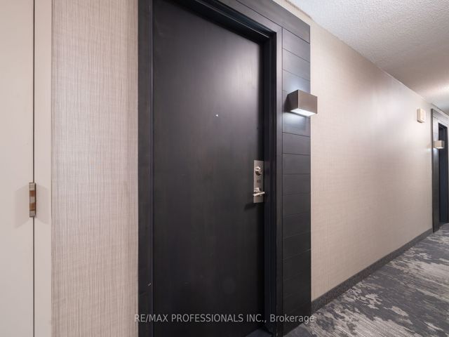 803 - 225 Sherway Gdns