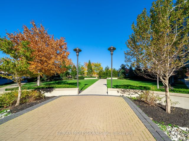 803 - 225 Sherway Gdns