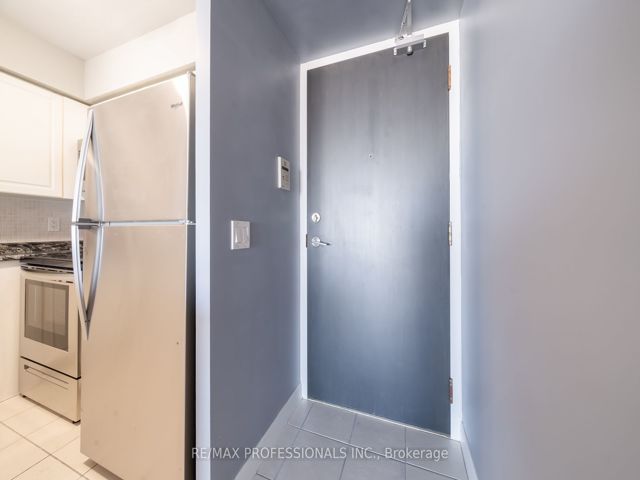 803 - 225 Sherway Gdns