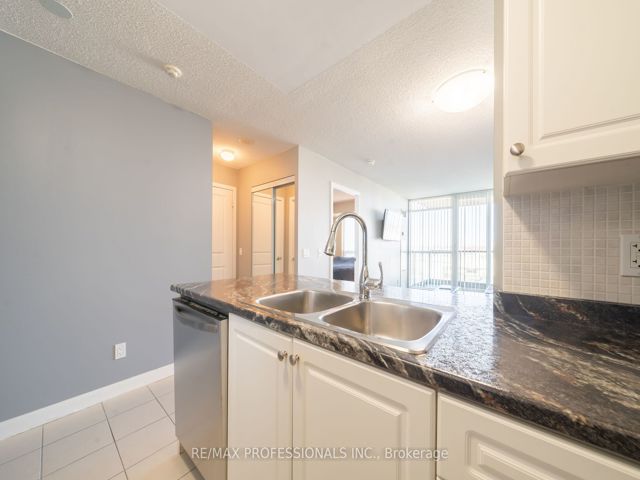 803 - 225 Sherway Gdns