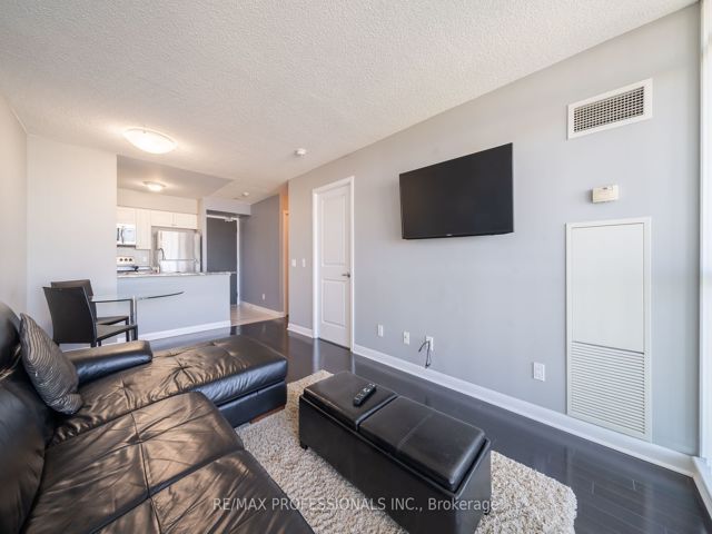803 - 225 Sherway Gdns