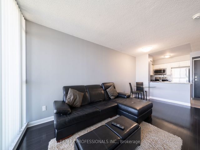 803 - 225 Sherway Gdns