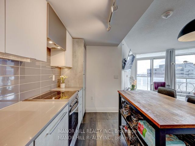 807 - 30 Gibbs Rd