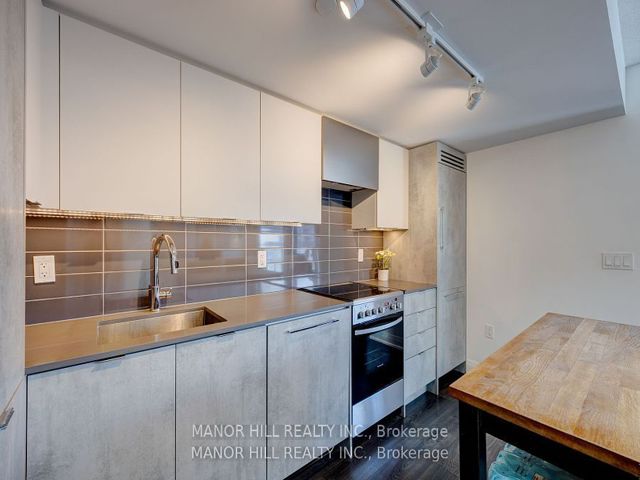 807 - 30 Gibbs Rd