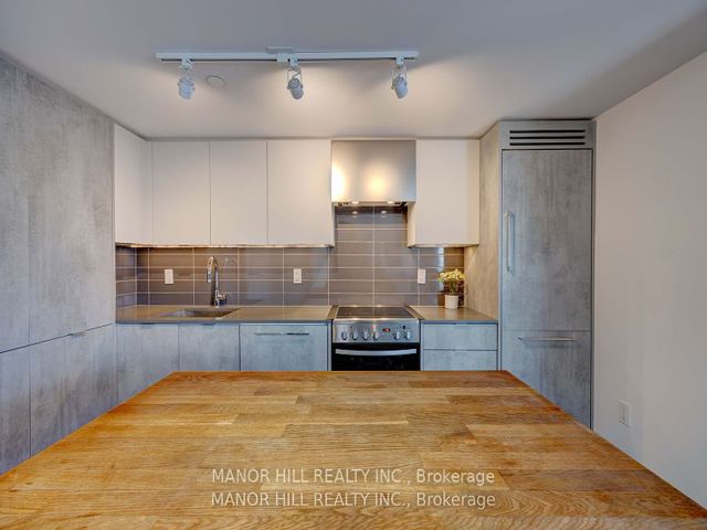 807 - 30 Gibbs Rd